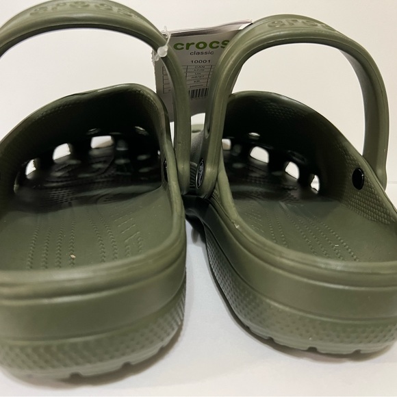 Unisex, Crocs. Size 7 for Men and size 9 for women - Picture 4 of 12